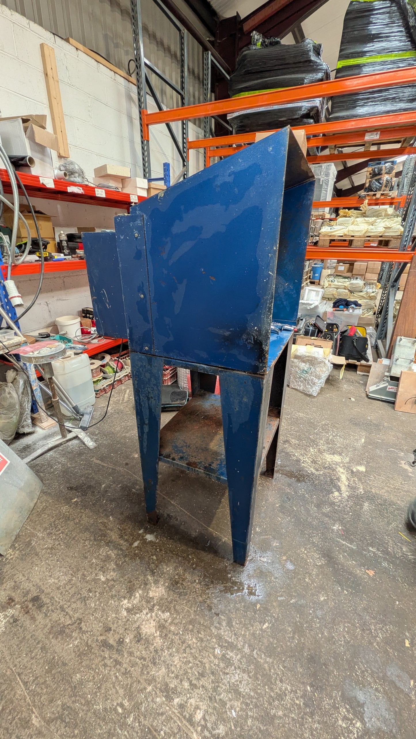 Second Hand Spray Booth & Stand