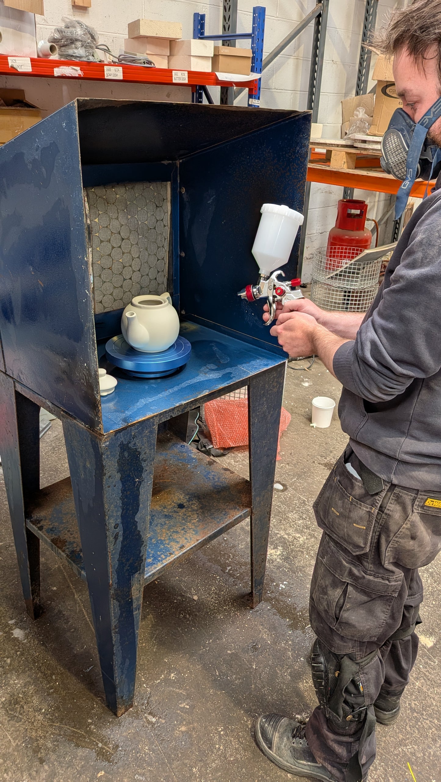 Second Hand Spray Booth & Stand