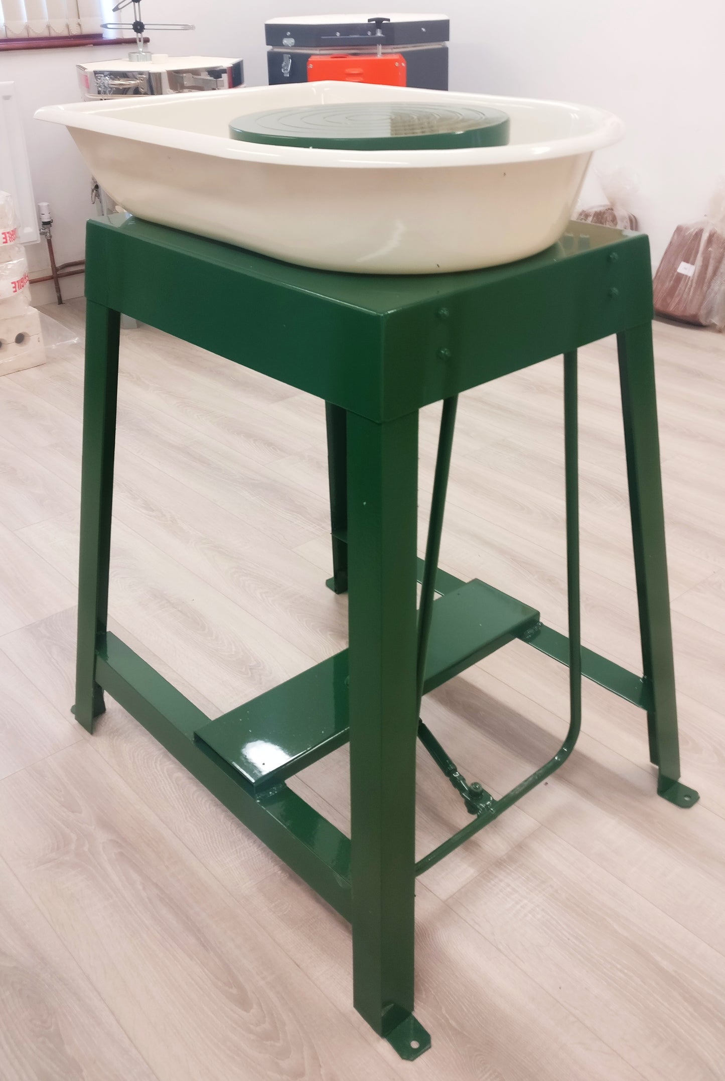 U/C Standing Kick Wheel