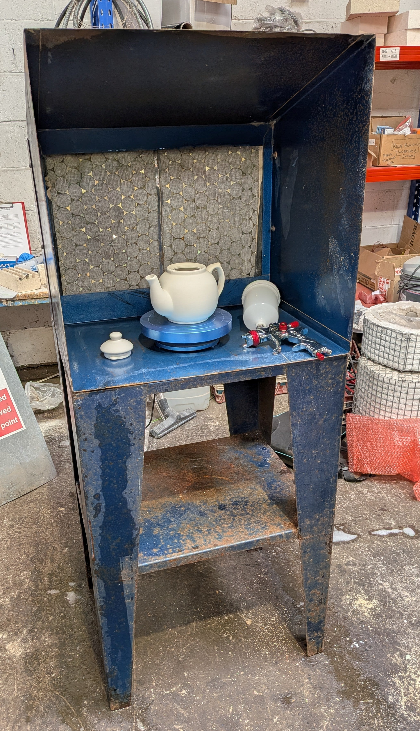 Second Hand Spray Booth & Stand